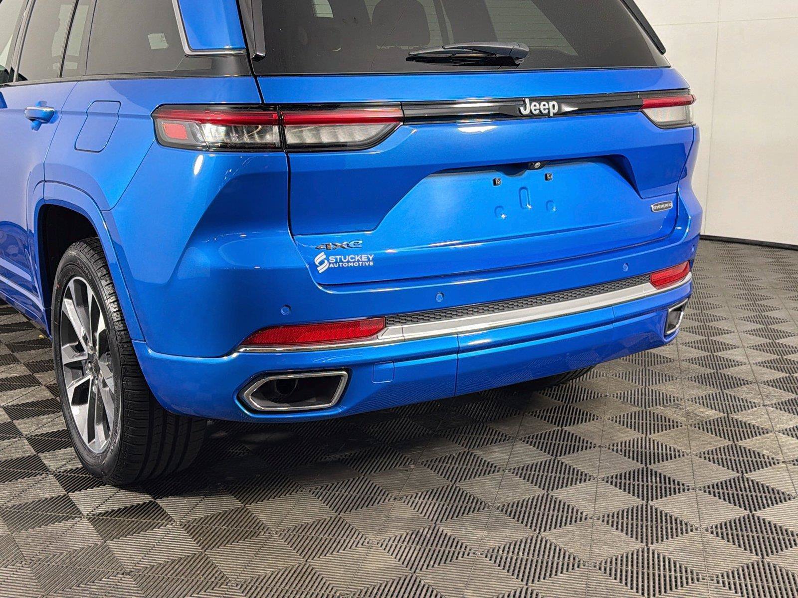 Used 2022 Jeep Grand Cherokee Overland w/ Advanced Protech Group III AWD/4WD image 39