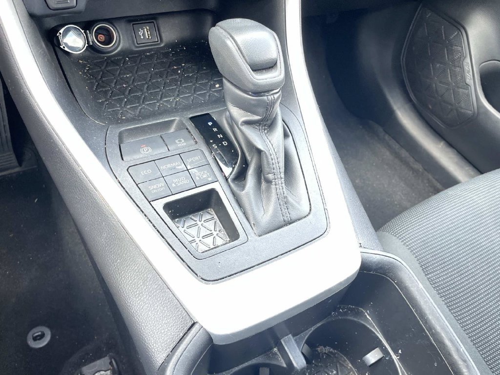 Used 2024 Toyota RAV4 LE AWD/4WD image 23