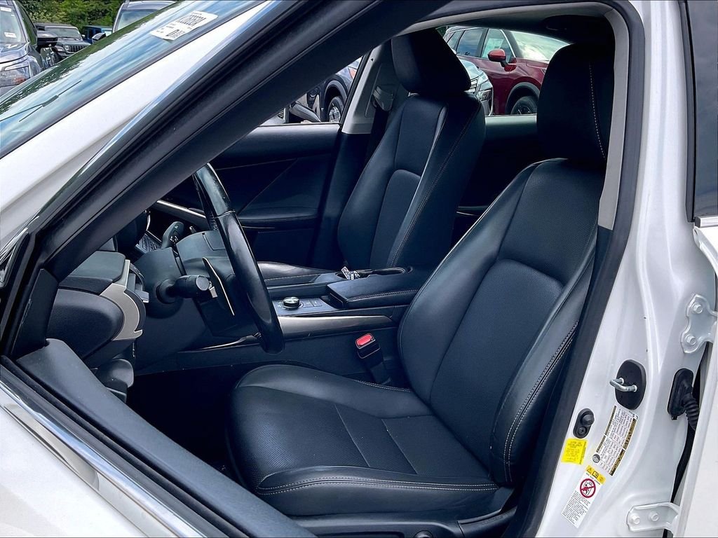 Used 2017 Lexus IS 200t w/ Premium Package RWD image 9