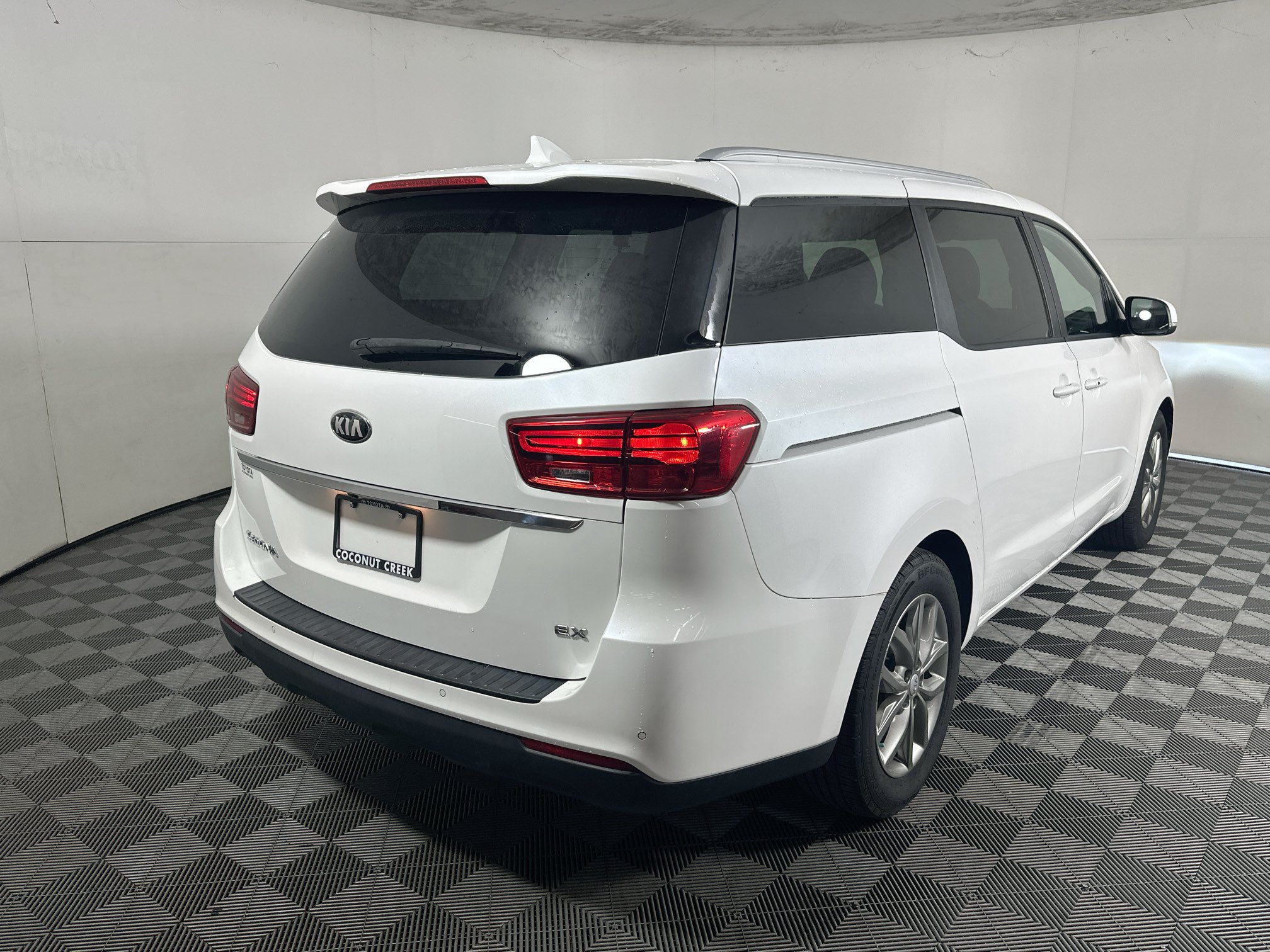 Used 2020 Kia Sedona EX FWD image 3