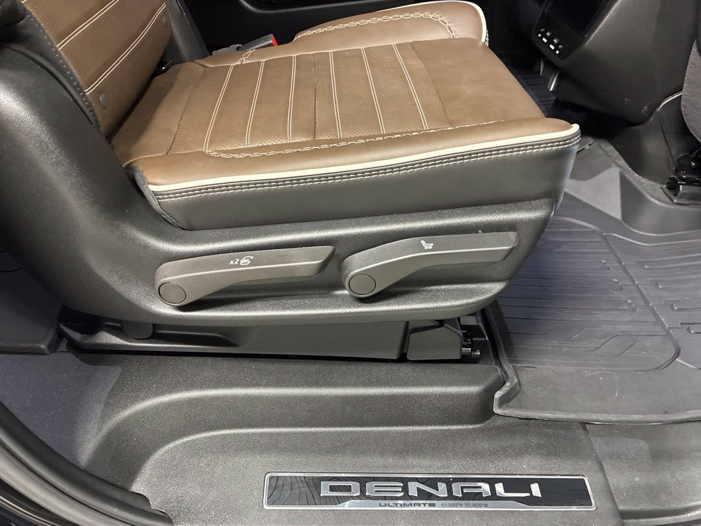 Used 2026 GMC Yukon XL Denali Ultimate w/ LPO, Floor Liner Package AWD/4WD image 17