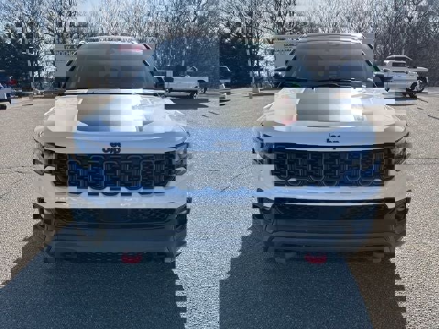 Used 2025 Jeep Compass Trailhawk image 4