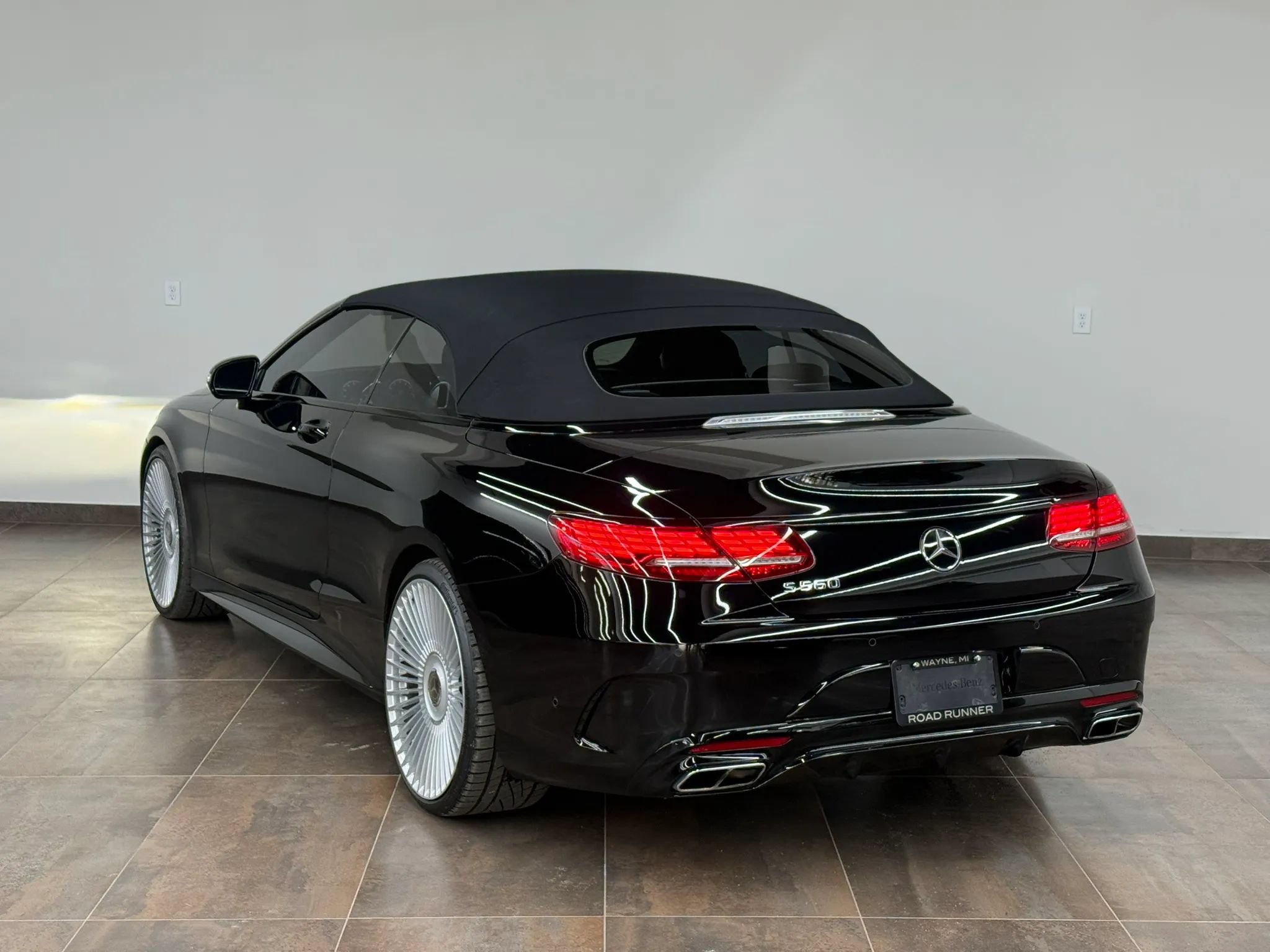 Used 2019 Mercedes-Benz S 560 Cabriolet image 8