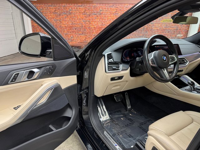 Used 2022 BMW X6 xDrive40i w/ M Sport Package image 9