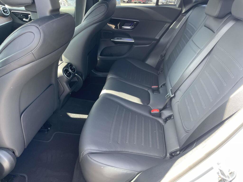 Used 2024 Mercedes-Benz GLC 300 4MATIC image 16