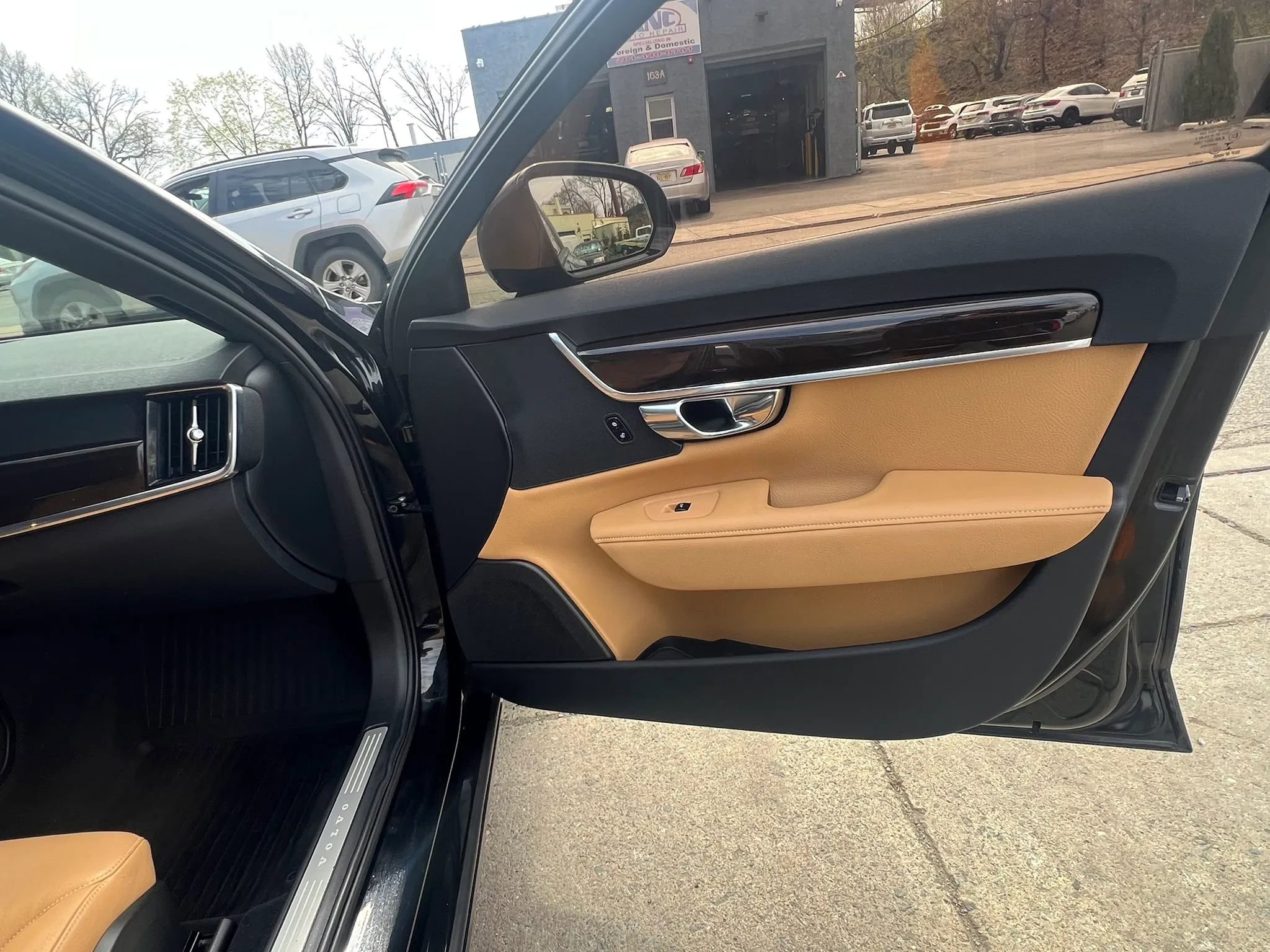 Used 2017 Volvo S90 T6 Momentum w/ Vision Package image 30