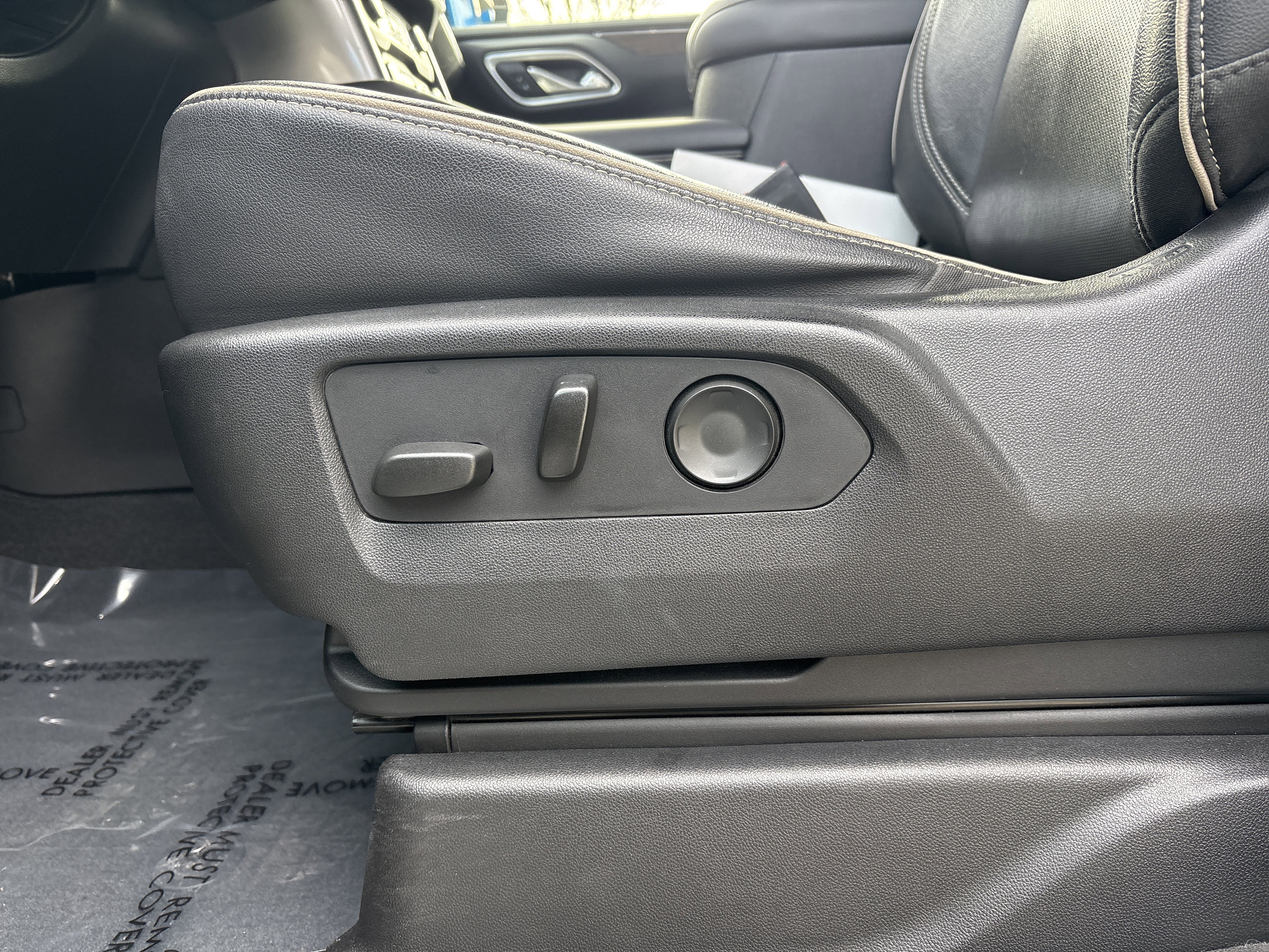 Used 2021 Chevrolet Tahoe Premier w/ Premium Package image 13