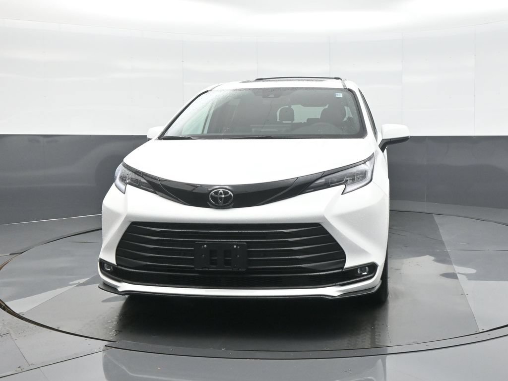 Certified 2026 Toyota Sienna XLE Woodland Edition AWD/4WD image 2