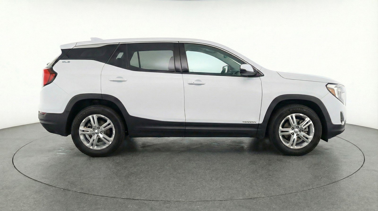 Used 2024 GMC Terrain SLE FWD image 11
