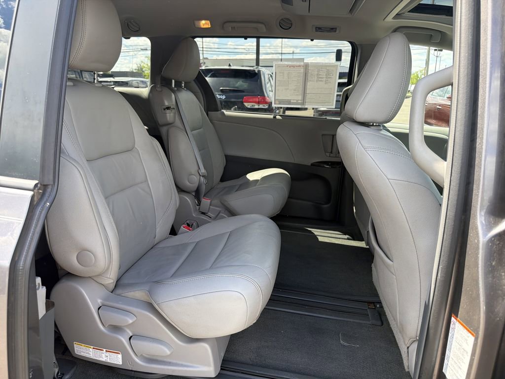 Used 2015 Toyota Sienna XLE Premium FWD image 15