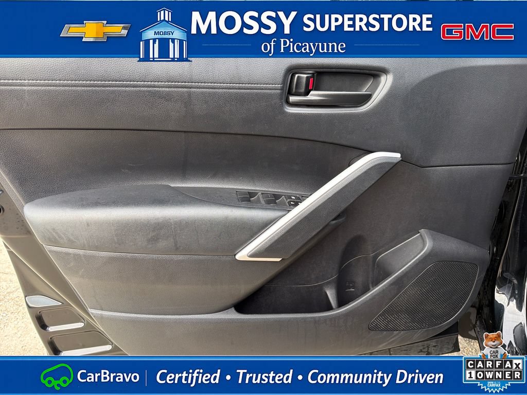 Used 2025 Toyota Corolla Cross LE FWD image 13