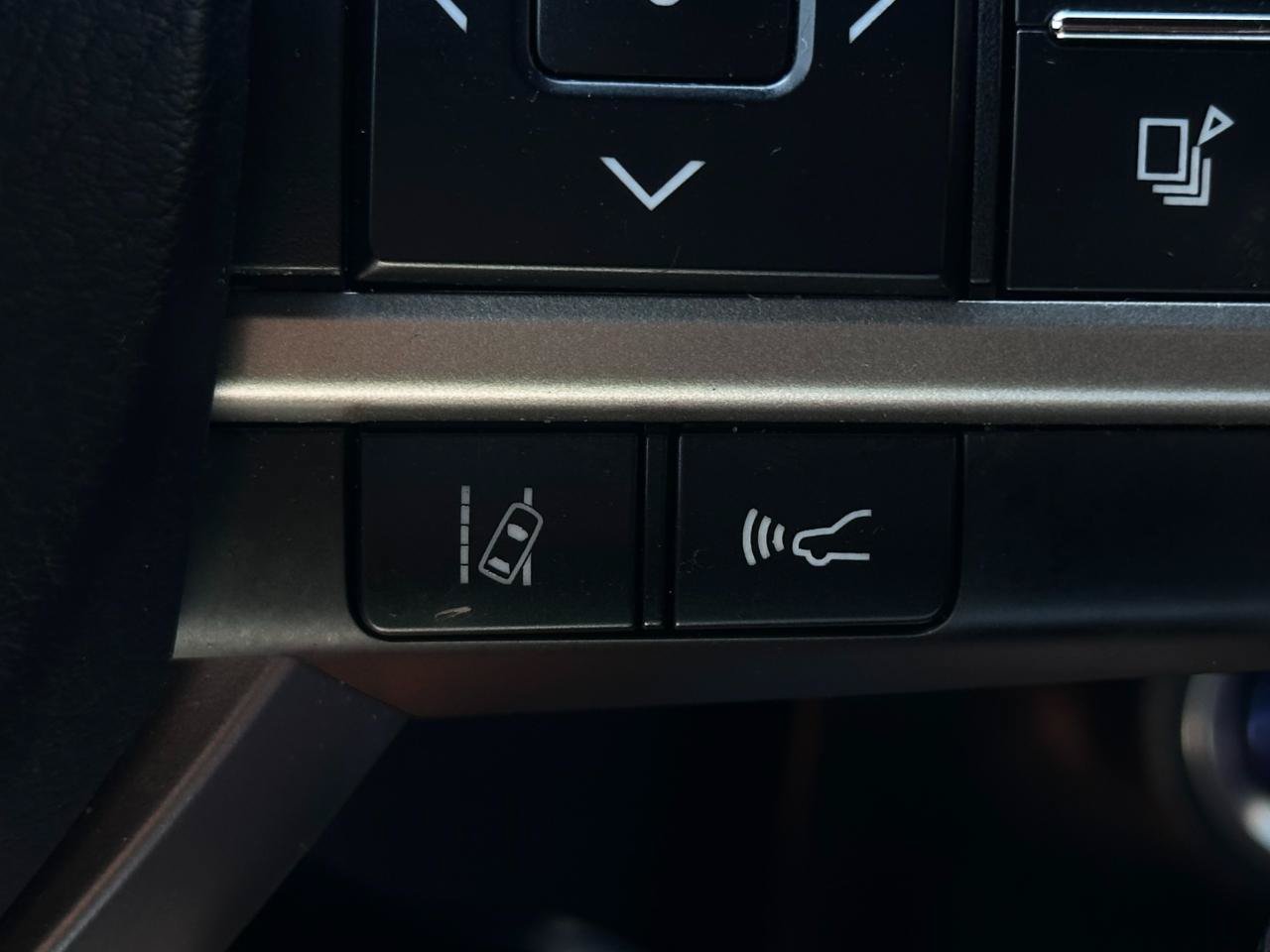 Used 2020 Lexus RX 450h F Sport w/ Accessory Package AWD/4WD image 25