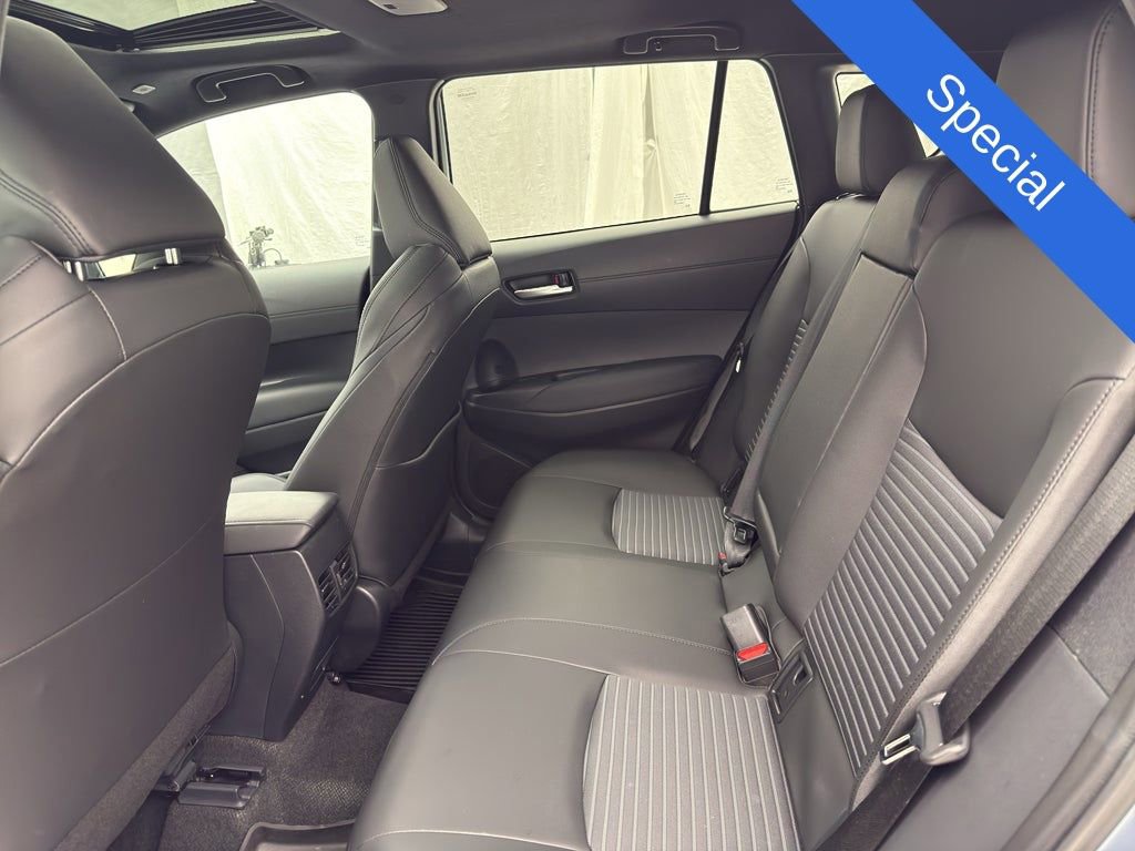 Used 2024 Toyota Corolla Cross XSE w/ Convenience Package image 30