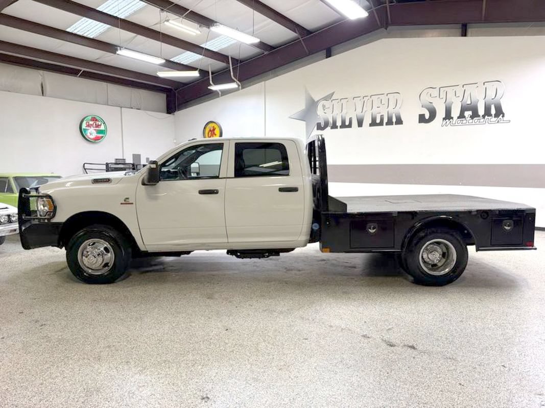 Used 2024 RAM 3500 Tradesman w/ Chrome Appearance Group AWD/4WD image 3