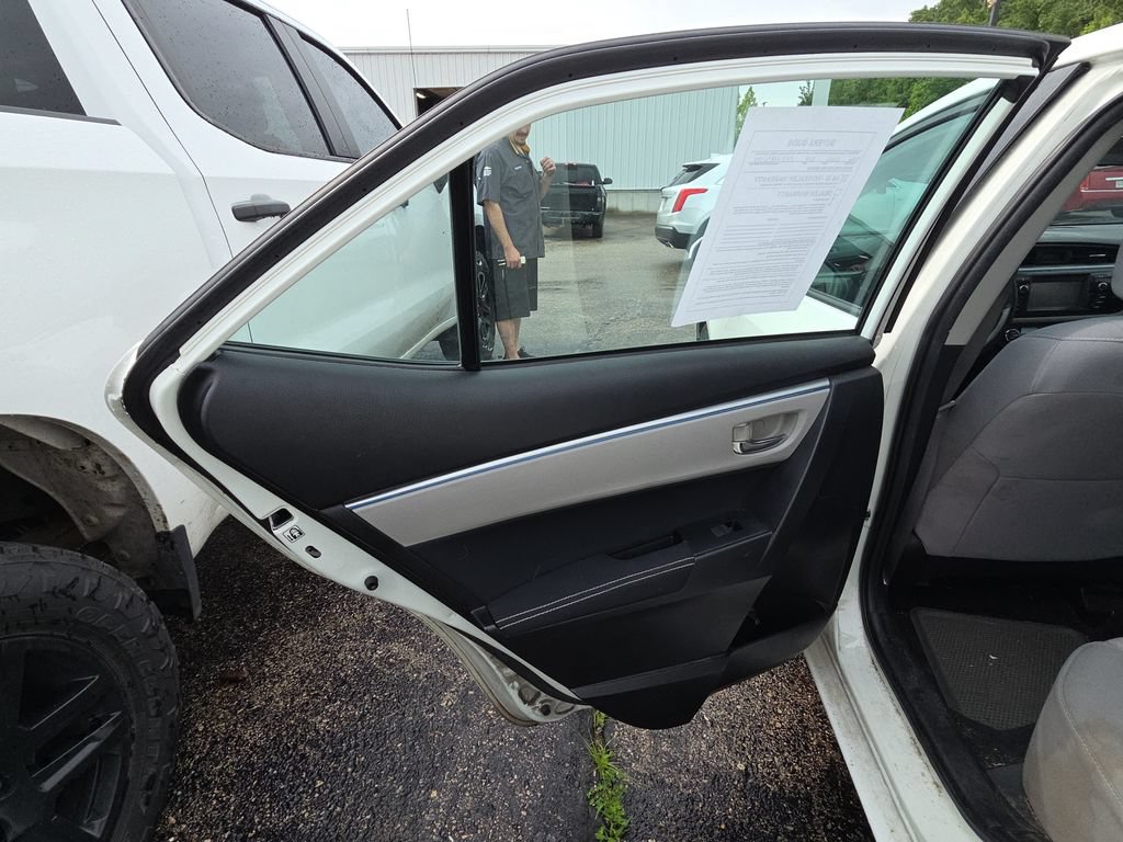Used 2014 Toyota Corolla LE FWD image 12