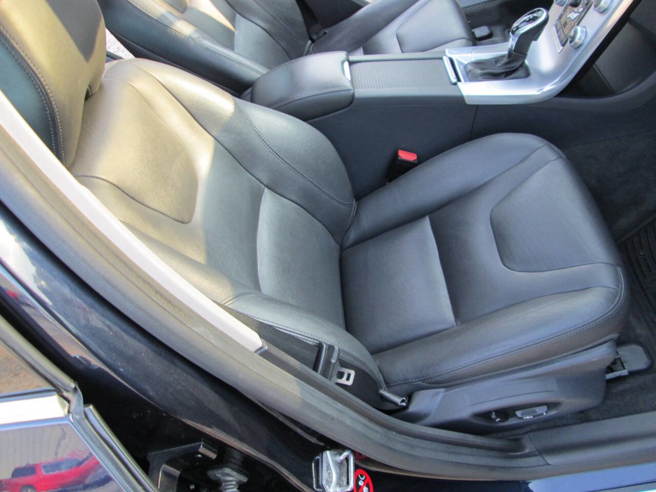 Used 2017 Volvo V60 T5 Premier w/ Convenience Package image 50