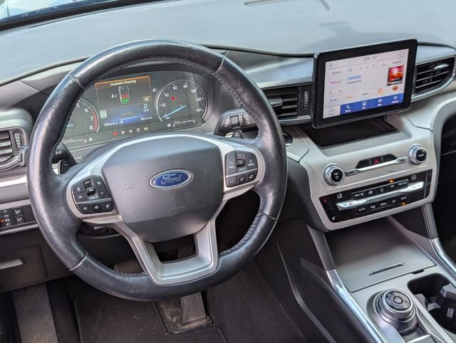 Used 2020 Ford Explorer XLT w/ Equipment Group 202A AWD/4WD image 12