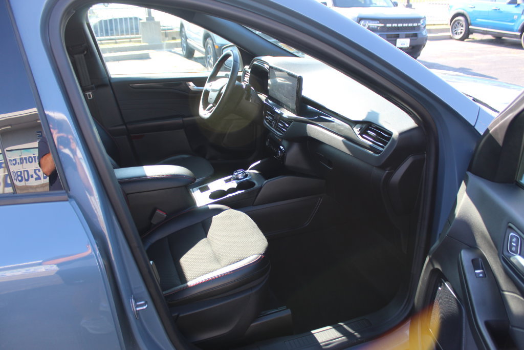 Used 2024 Ford Escape ST-Line w/ Tech Pack #1 FWD image 14