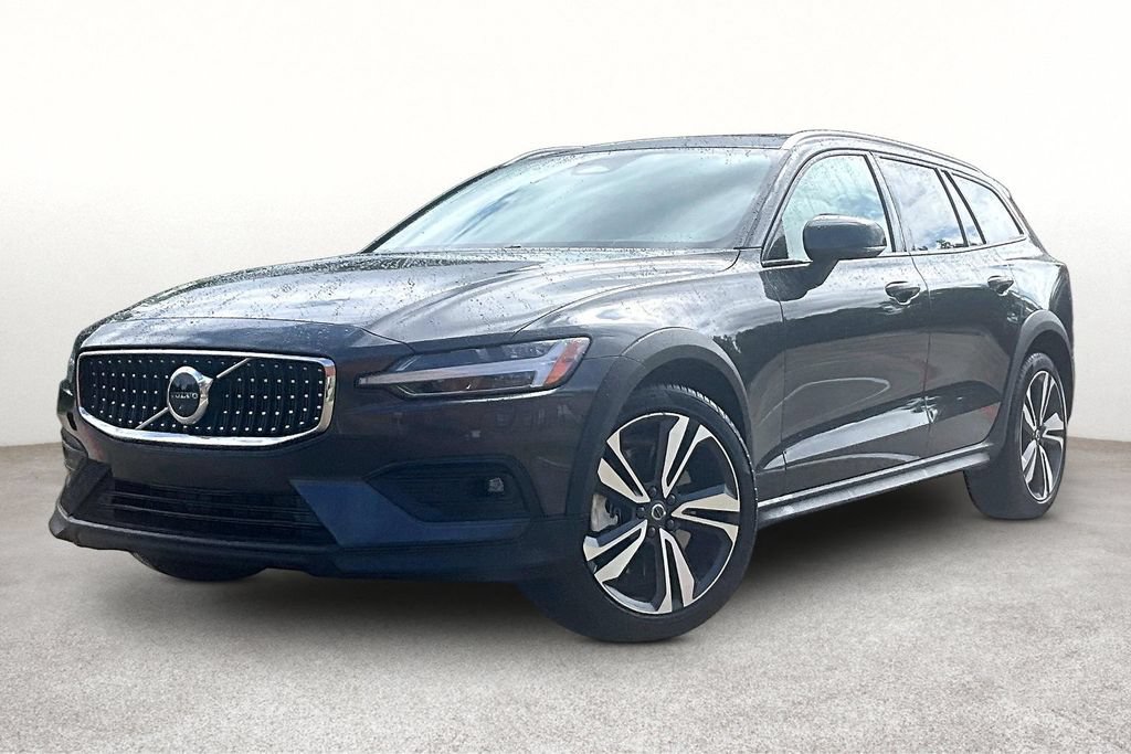 Certified 2025 Volvo V60 B5 Cross Country Plus AWD/4WD image 15