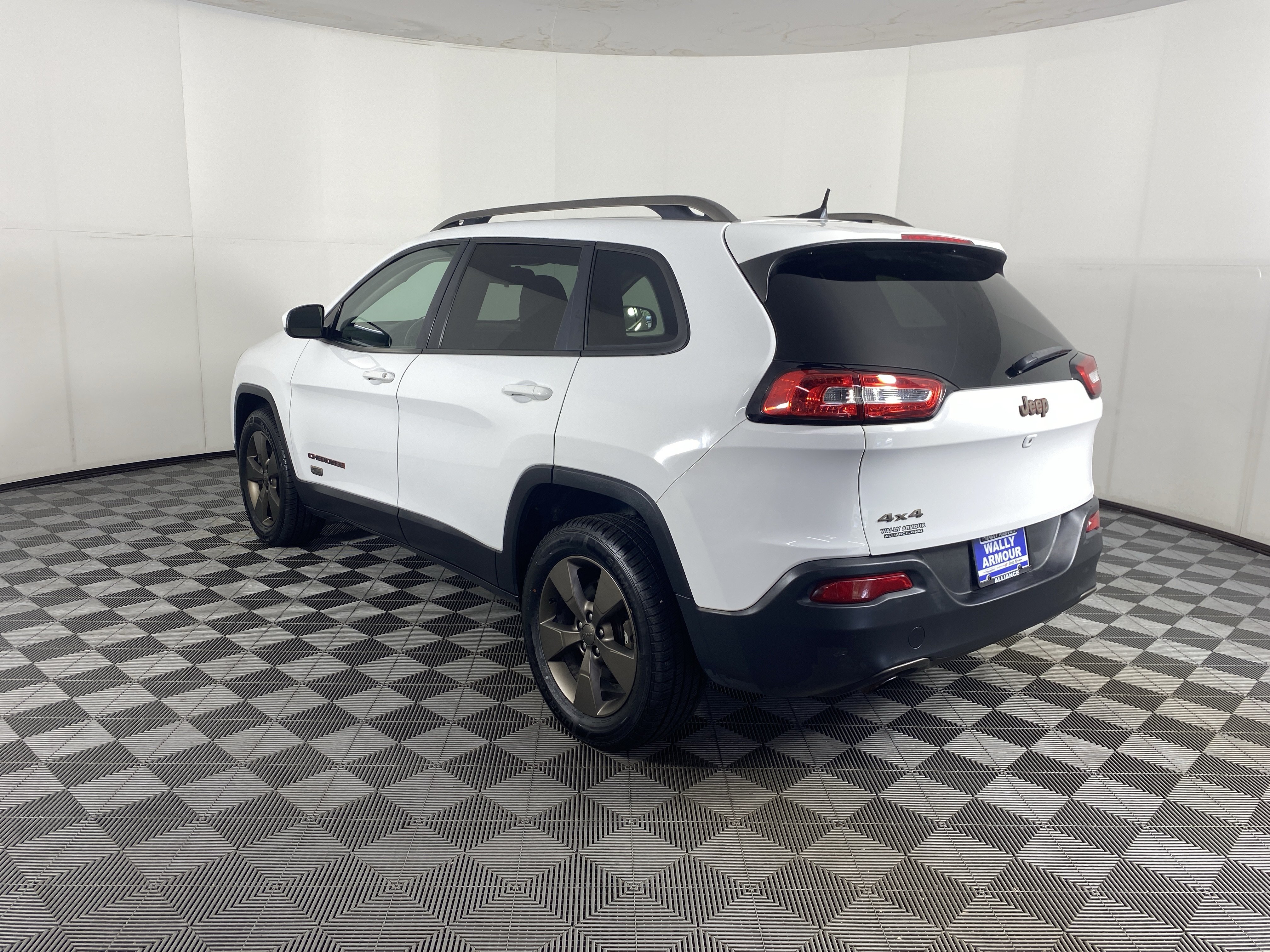 Used 2017 Jeep Cherokee 75th Anniversary AWD/4WD image 10