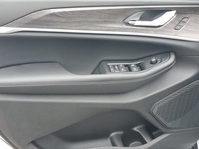 New 2026 Jeep Grand Cherokee L Limited w/ Limited Altitude Package AWD/4WD image 17