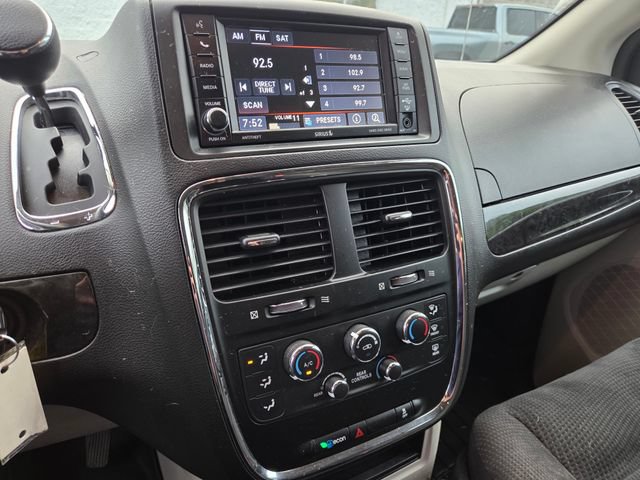 Used 2018 Dodge Grand Caravan SE w/ UConnect Hands-Free Group FWD image 13