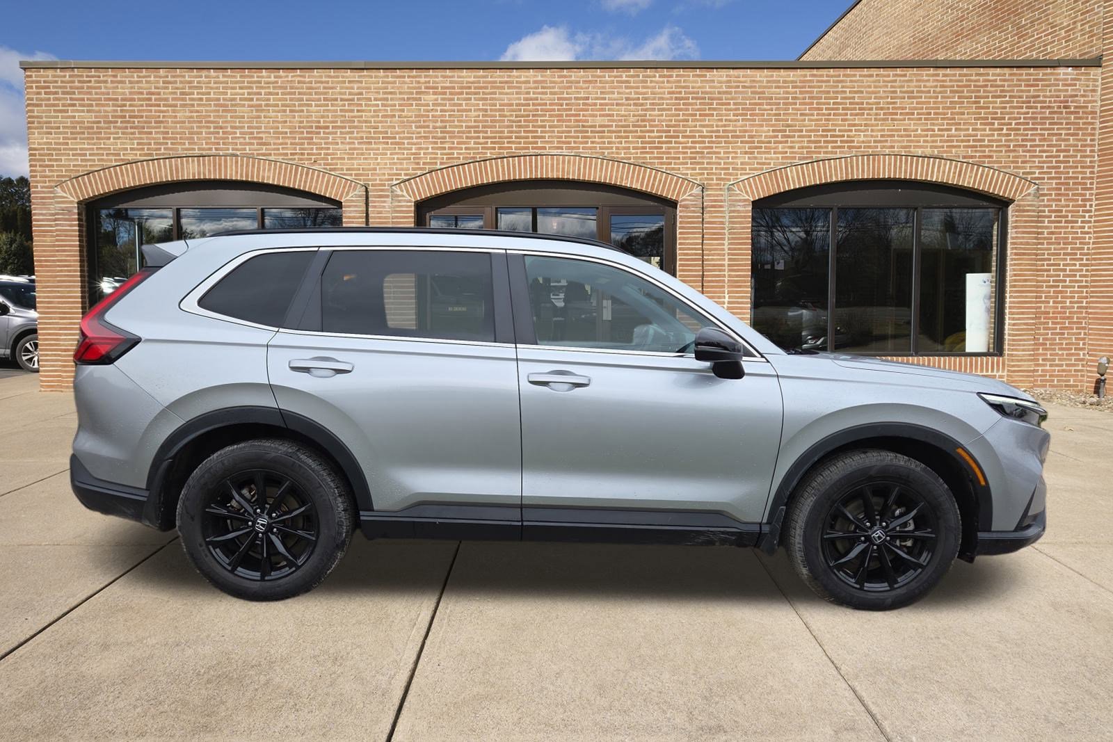 Used 2023 Honda CR-V Sport image 2