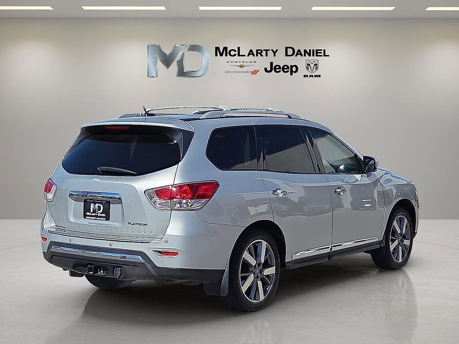 Used 2013 Nissan Pathfinder Platinum w/ Platinum Premium Pkg image 5