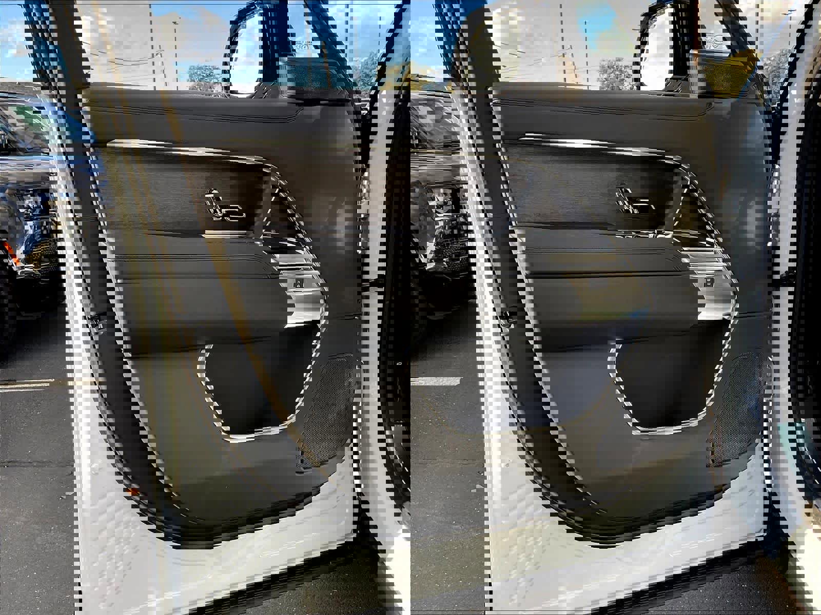 New 2025 Land Rover Range Rover SE image 24