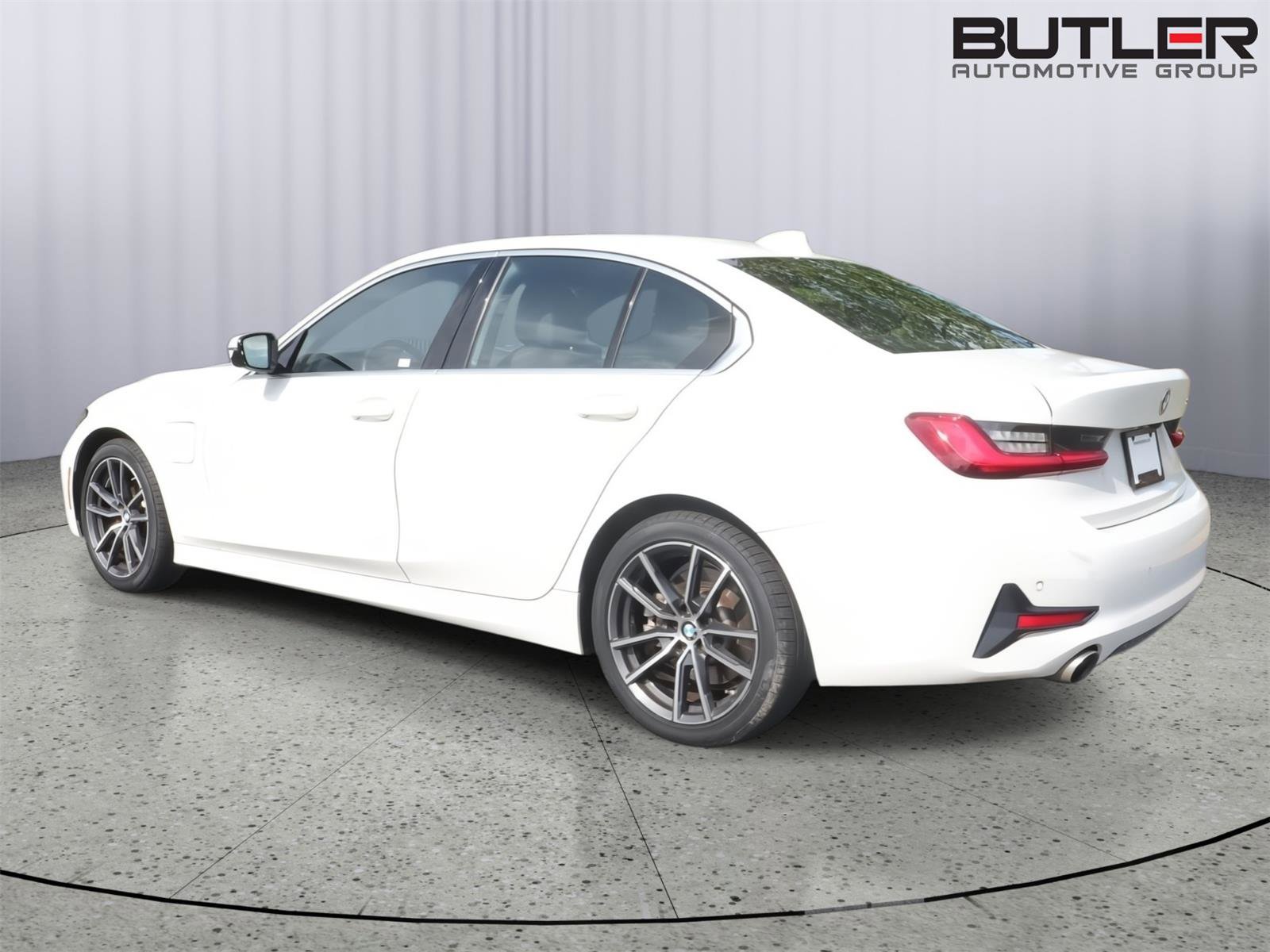 Used 2021 BMW 330e w/ Convenience Package RWD image 4