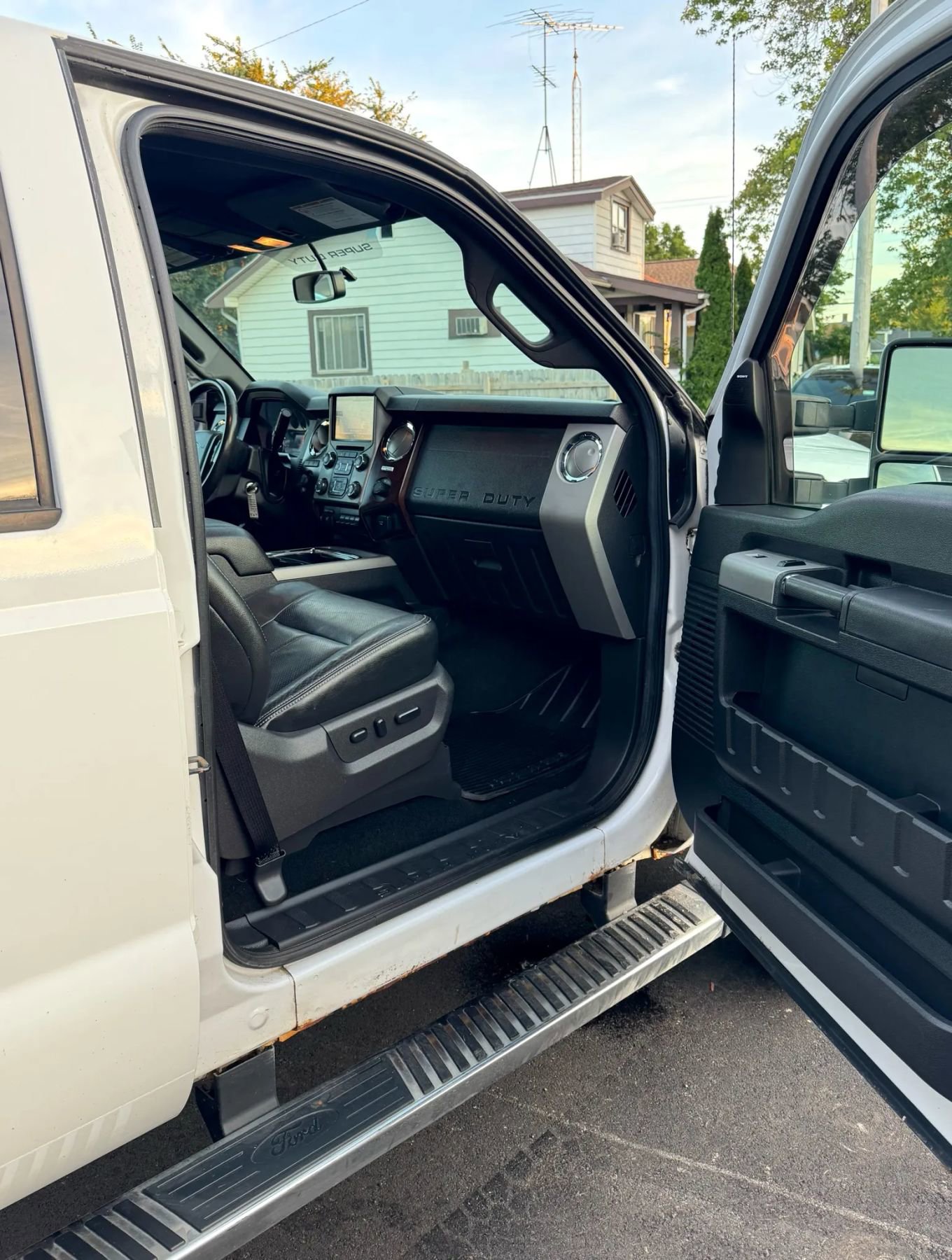 Used 2013 Ford F350 Lariat w/ Chrome Pkg image 8