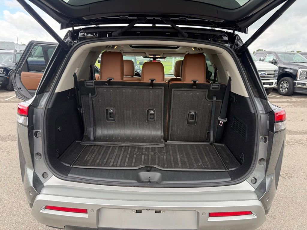 Used 2023 Nissan Pathfinder Platinum AWD/4WD image 10