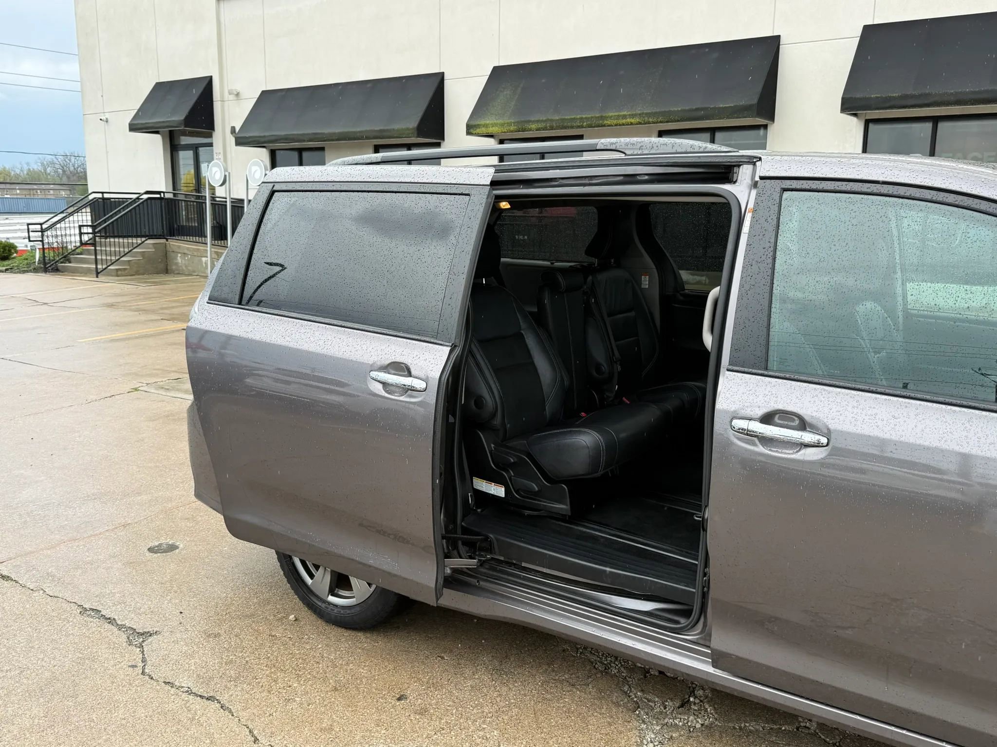 Used 2017 Toyota Sienna SE FWD image 25