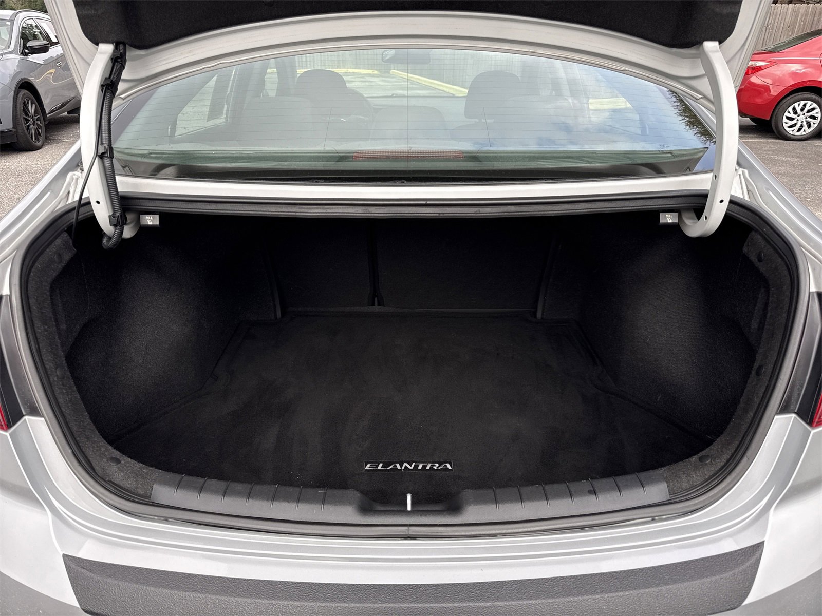 Used 2020 Hyundai Elantra SE w/ Cargo Package (C1) image 26