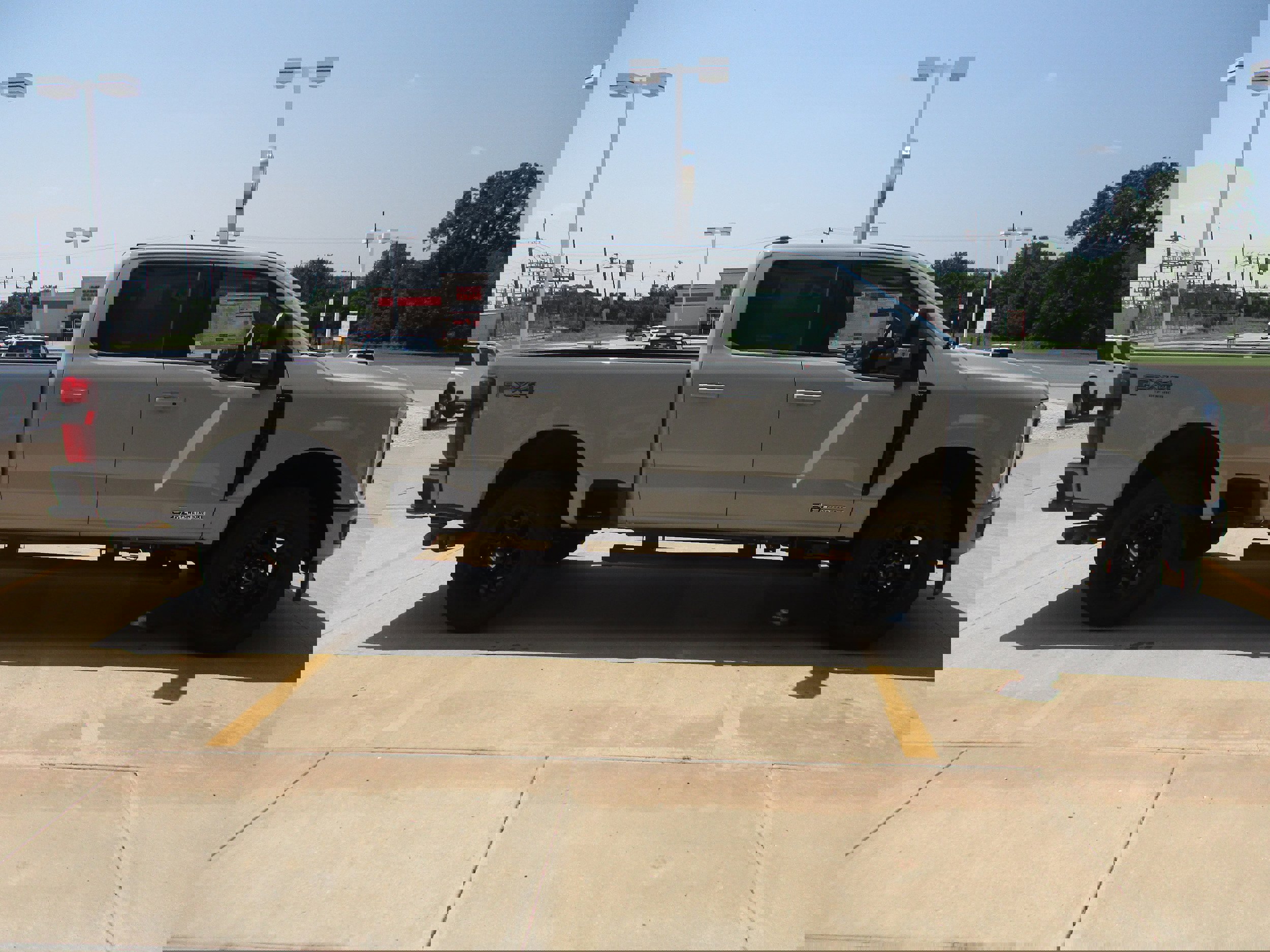 New 2025 Ford F250 Lariat w/ Lariat Ultimate Package image 5