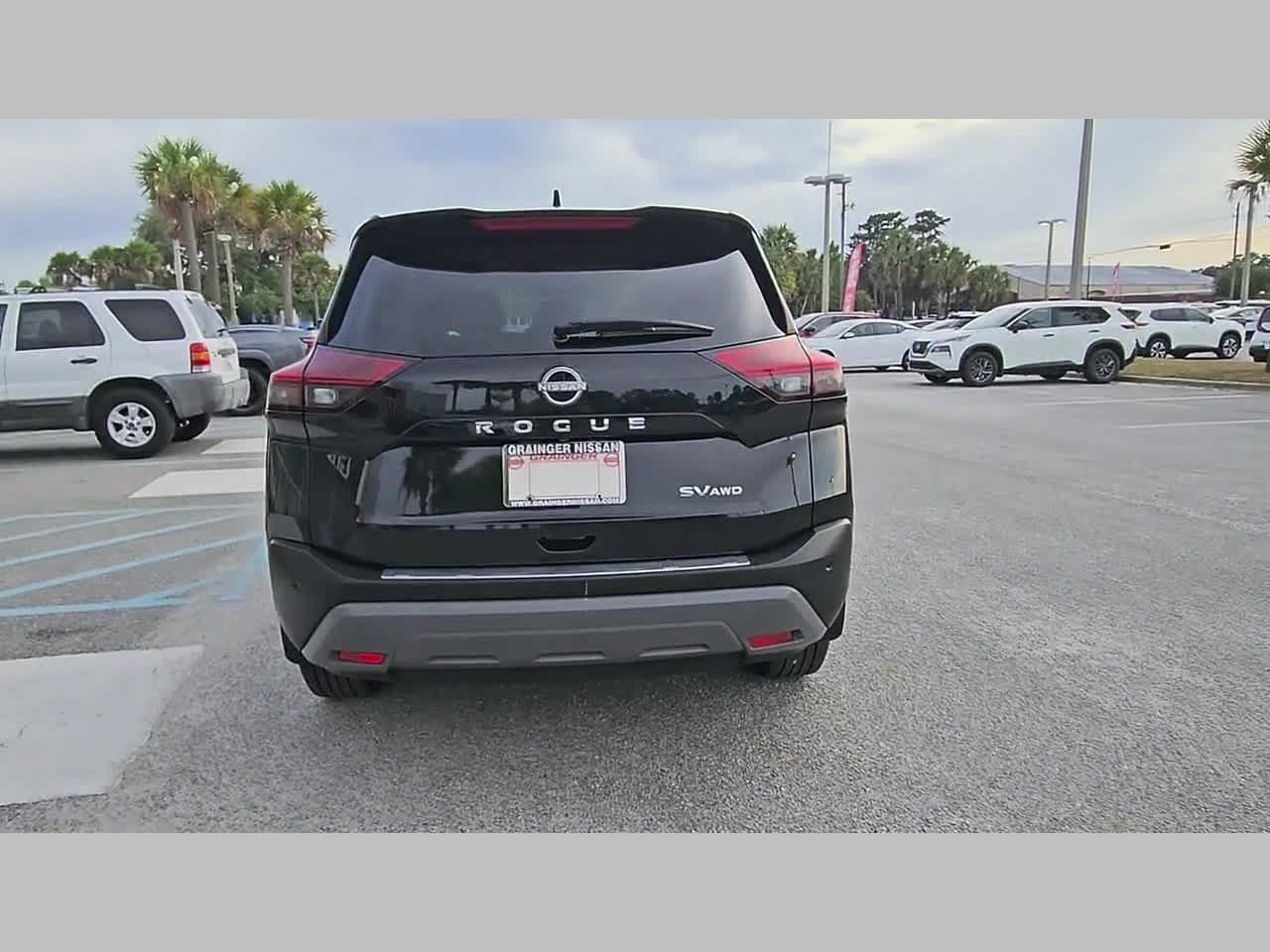 Used 2023 Nissan Rogue SV AWD/4WD image 31