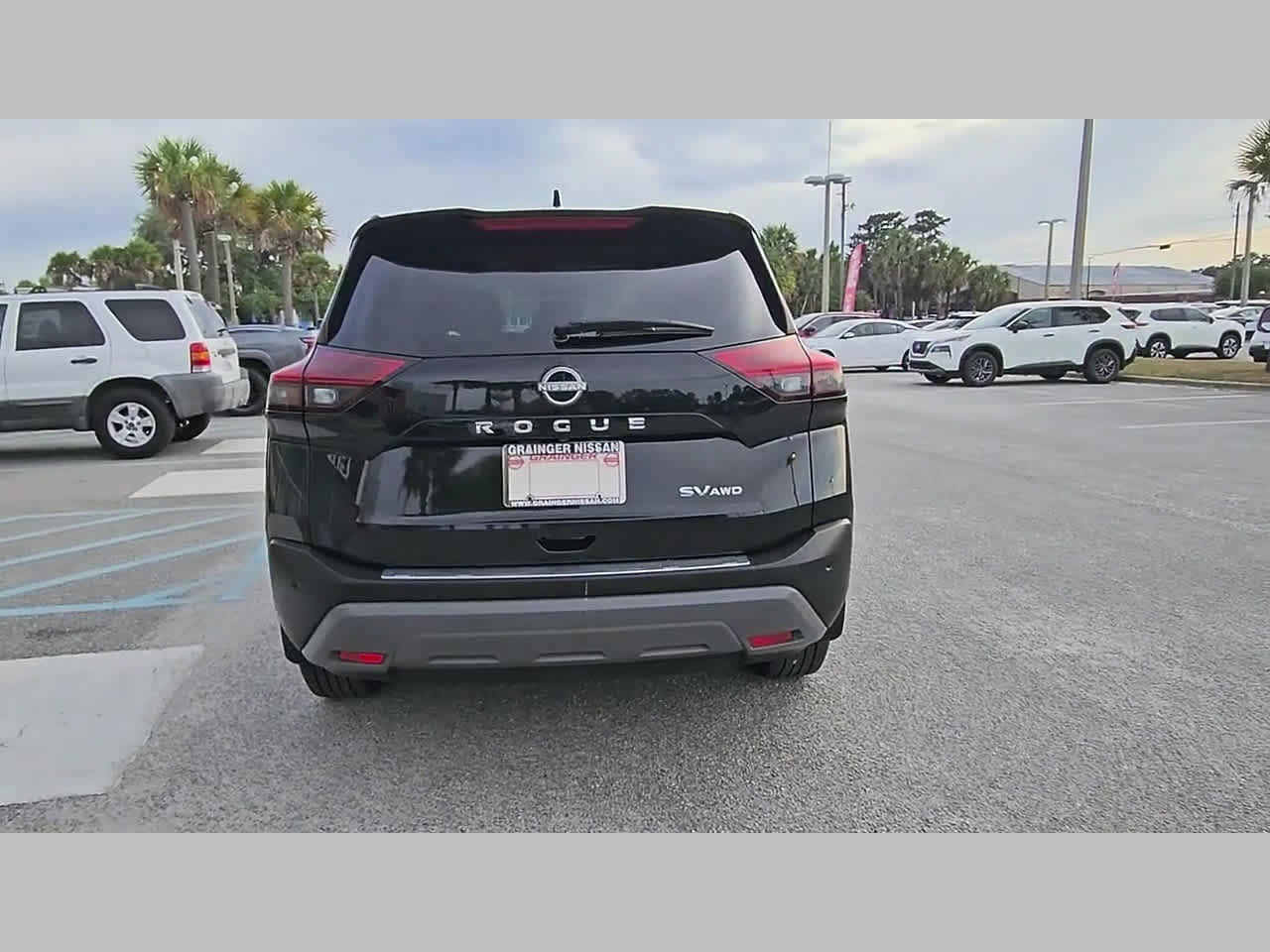 Used 2023 Nissan Rogue SV AWD/4WD image 31
