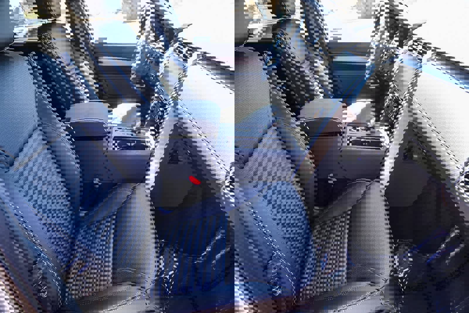 New 2025 Land Rover Discovery Dynamic SE image 16