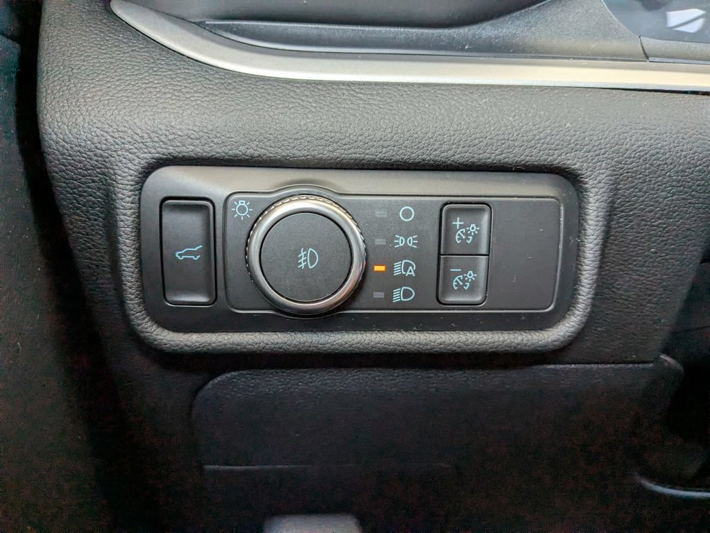 Used 2022 Ford Explorer XLT w/ Equipment Group 202A AWD/4WD image 13