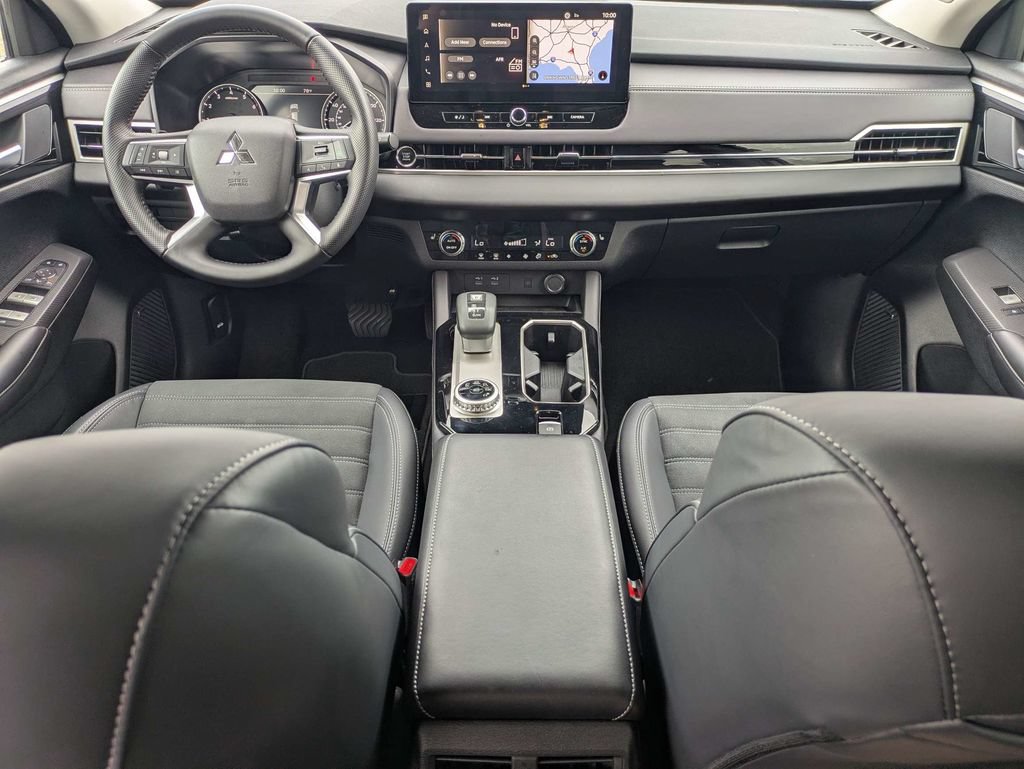 Used 2025 Mitsubishi Outlander SE FWD image 16
