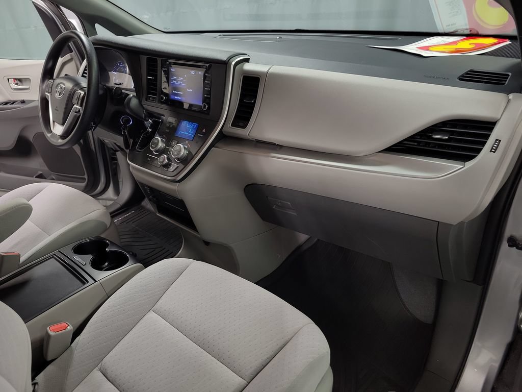Used 2020 Toyota Sienna LE FWD image 24