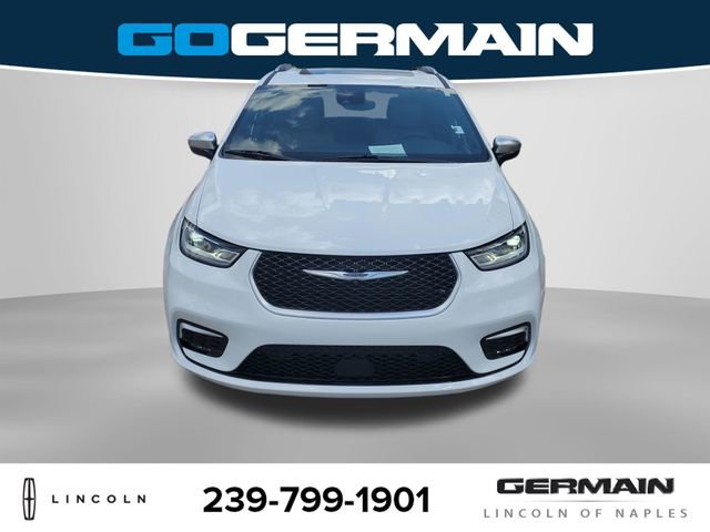 Used 2023 Chrysler Pacifica Pinnacle FWD image 3