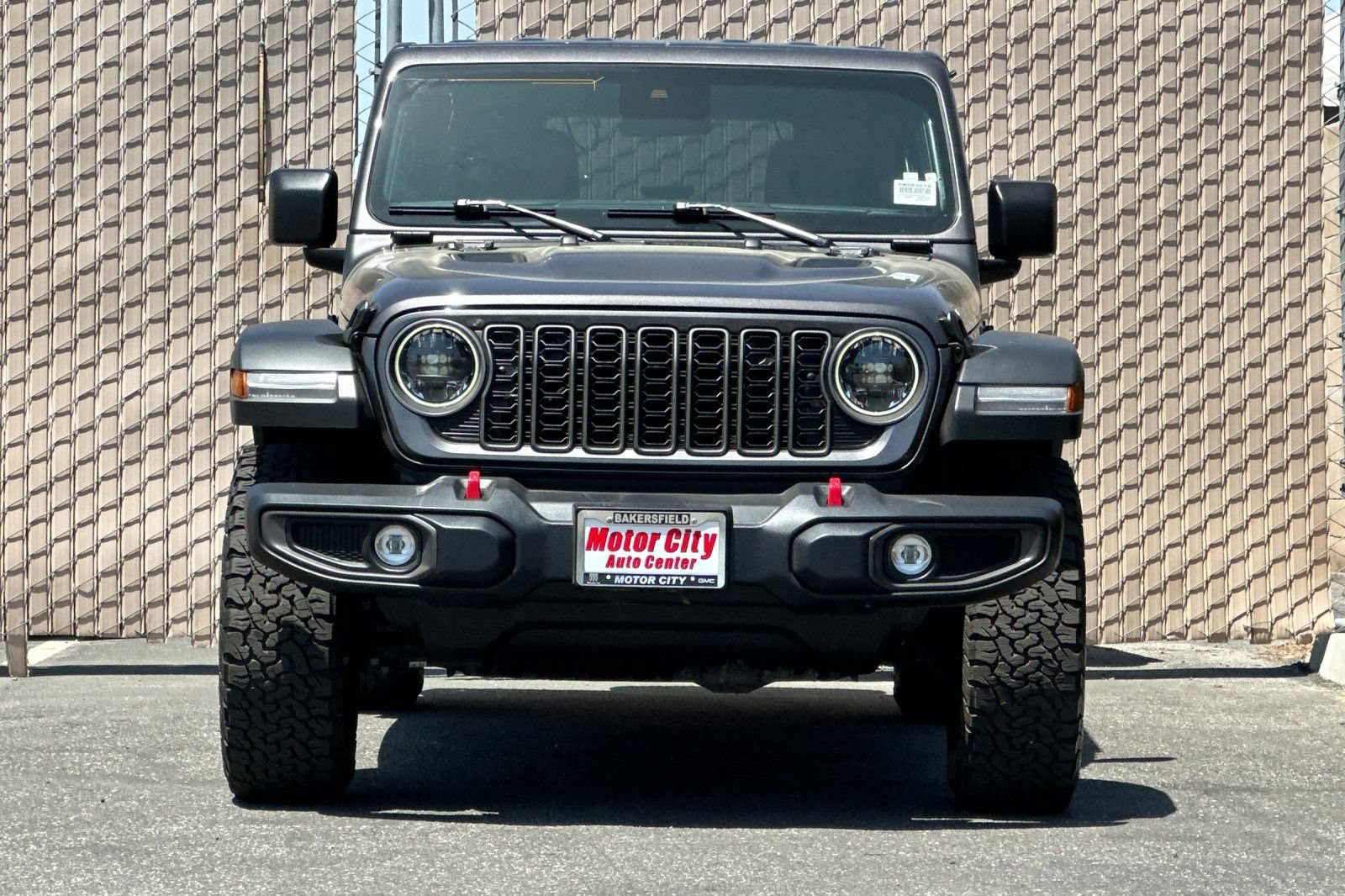 Used 2025 Jeep Wrangler Unlimited Rubicon AWD/4WD image 9