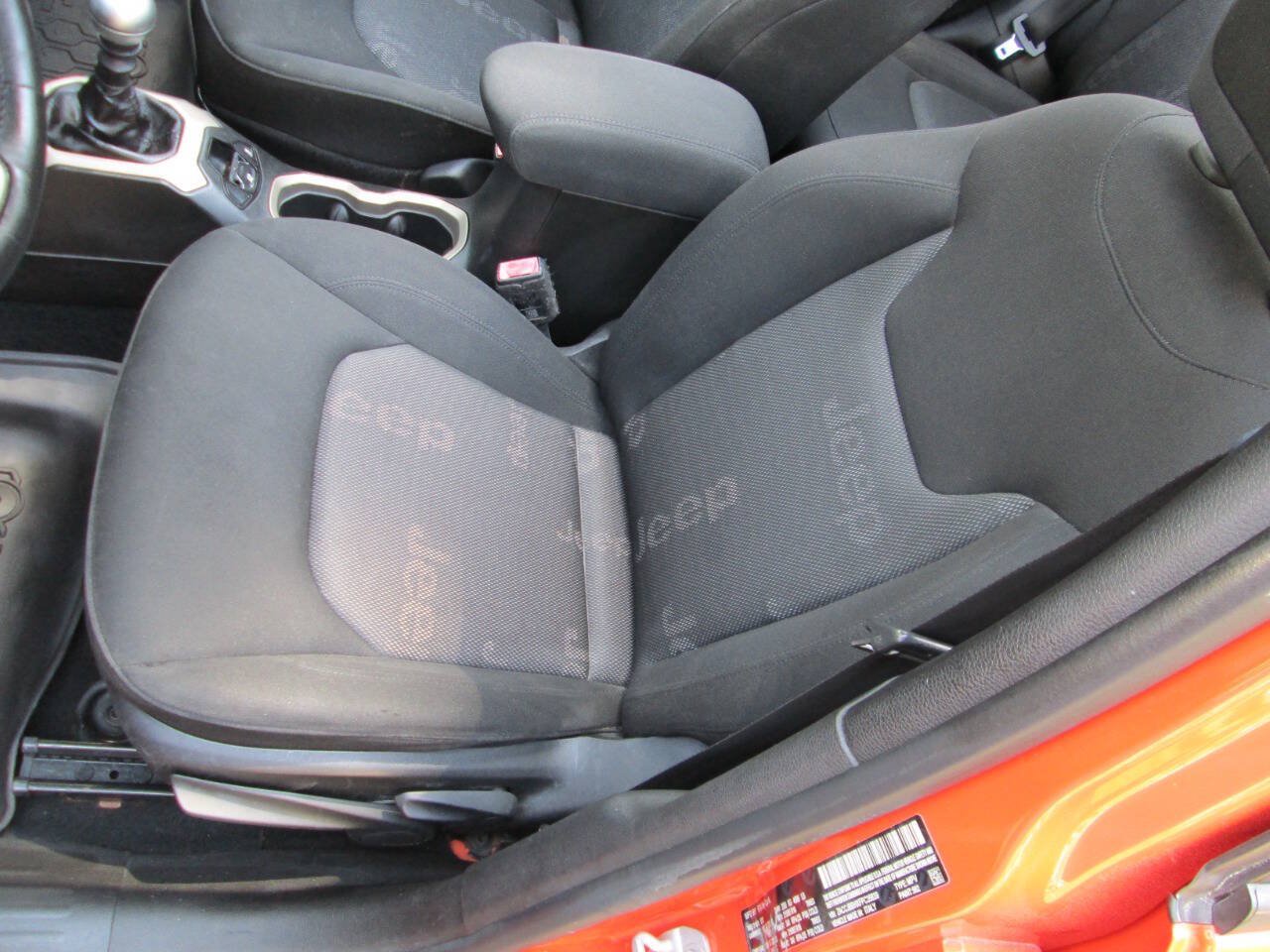 Used 2015 Jeep Renegade Latitude AWD/4WD image 19