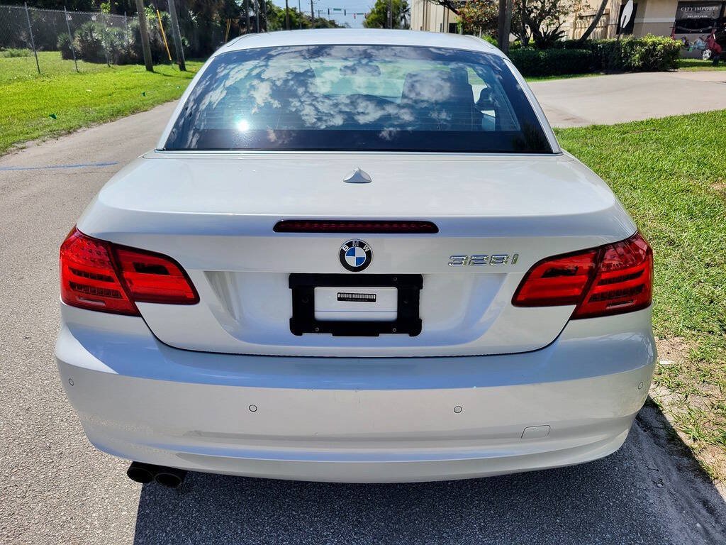 Used 2011 BMW 328i Convertible w/ Premium Pkg RWD image 16