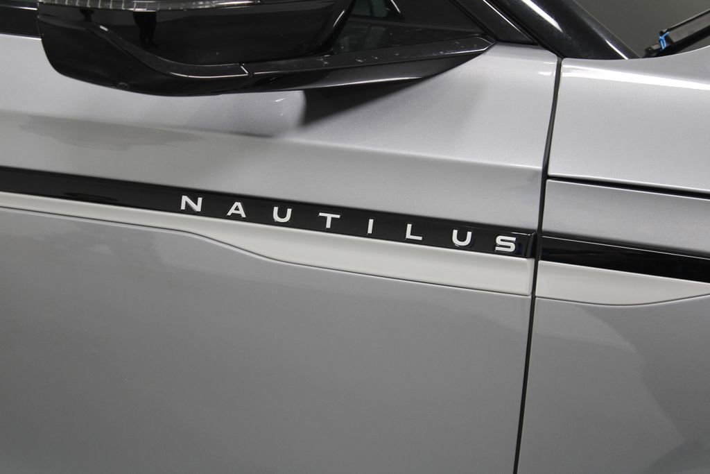Used 2024 Lincoln Nautilus Reserve image 12