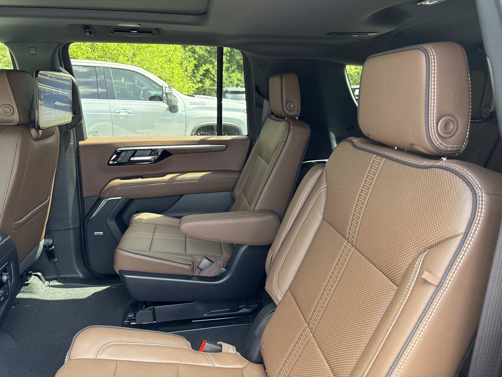 New 2026 Chevrolet Suburban High Country AWD/4WD image 11
