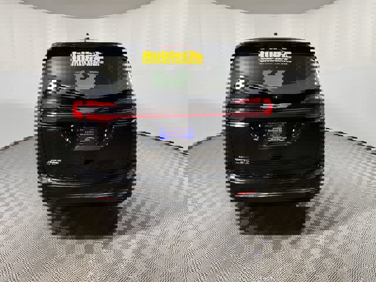 Used 2023 Chrysler Pacifica Touring-L image 7