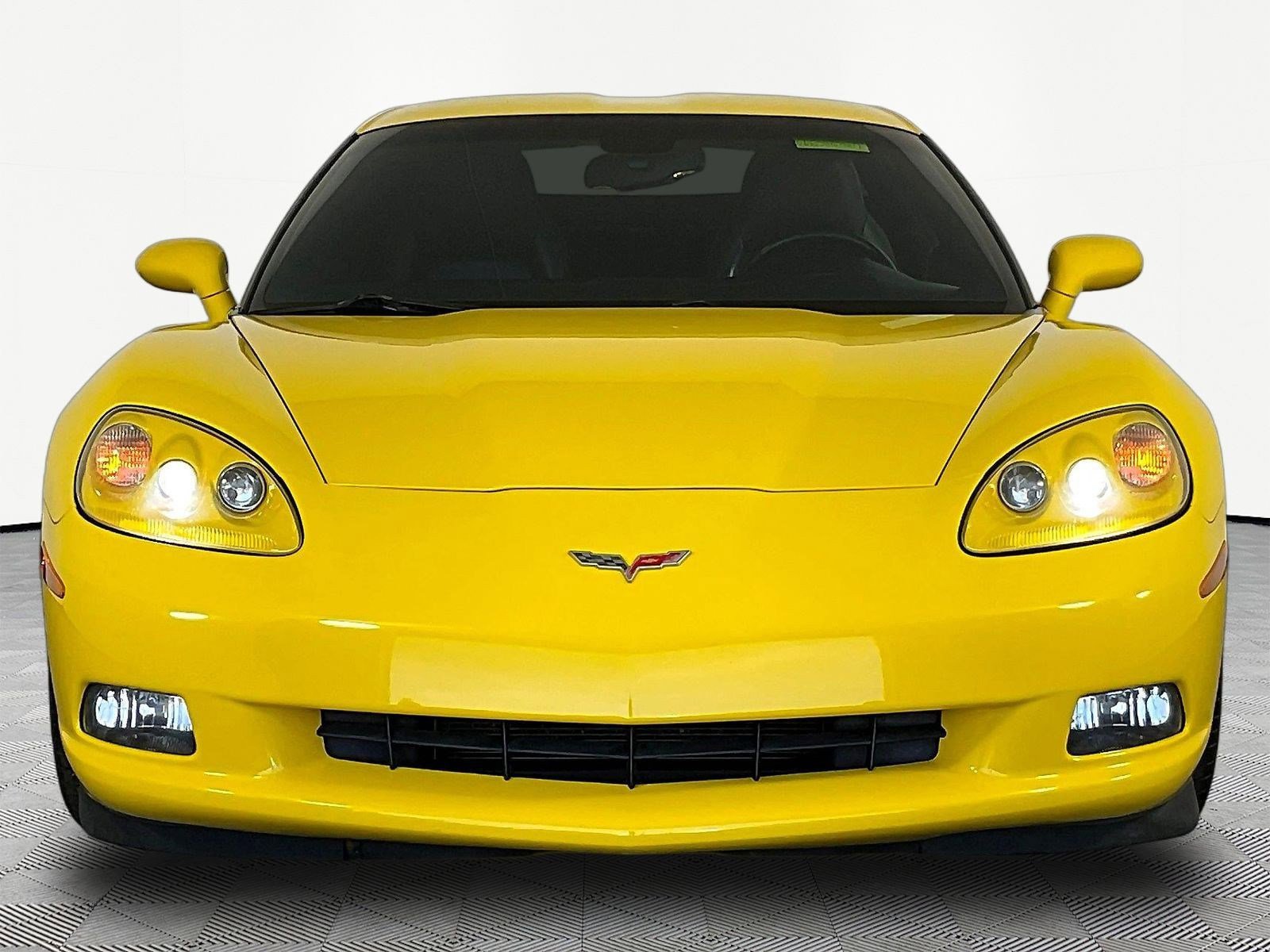 Used 2006 Chevrolet Corvette Coupe w/ Preferred Equipment Group RWD image 2