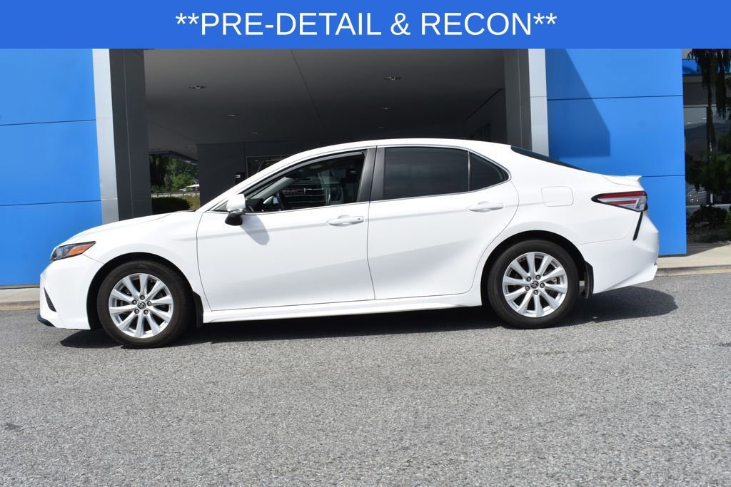 Used 2020 Toyota Camry SE FWD image 2